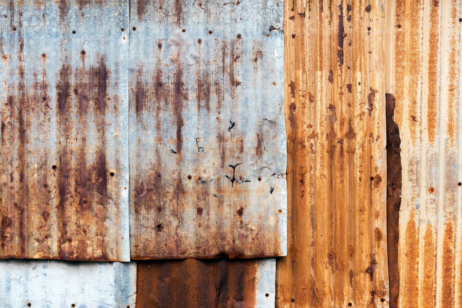 Rusted corrugated metal wall panels, the corrosion aluminum cladding never develops